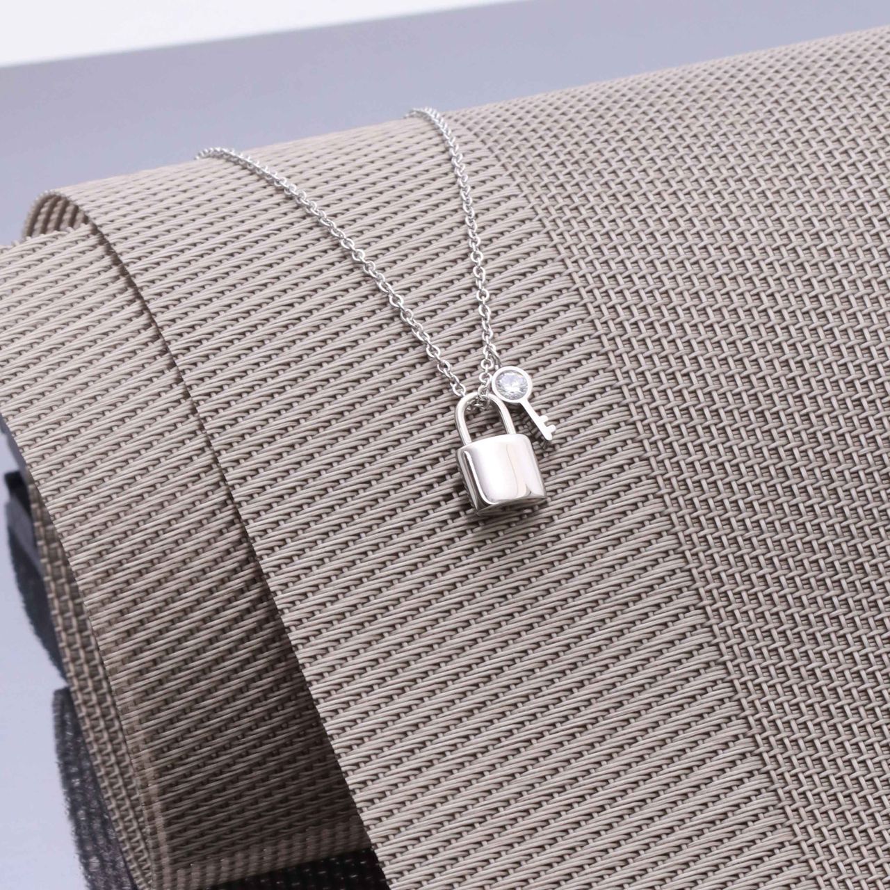 Stalen ketting&hanger slotje/sleutel zirkonia