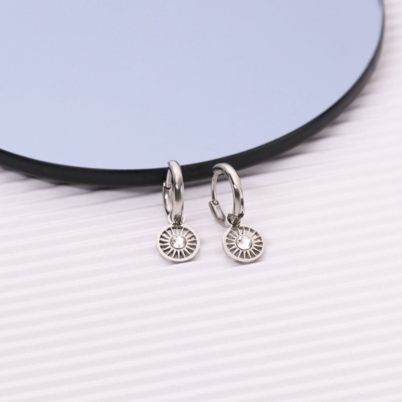Stainless steel oorringen met hanger zon met zirkonia