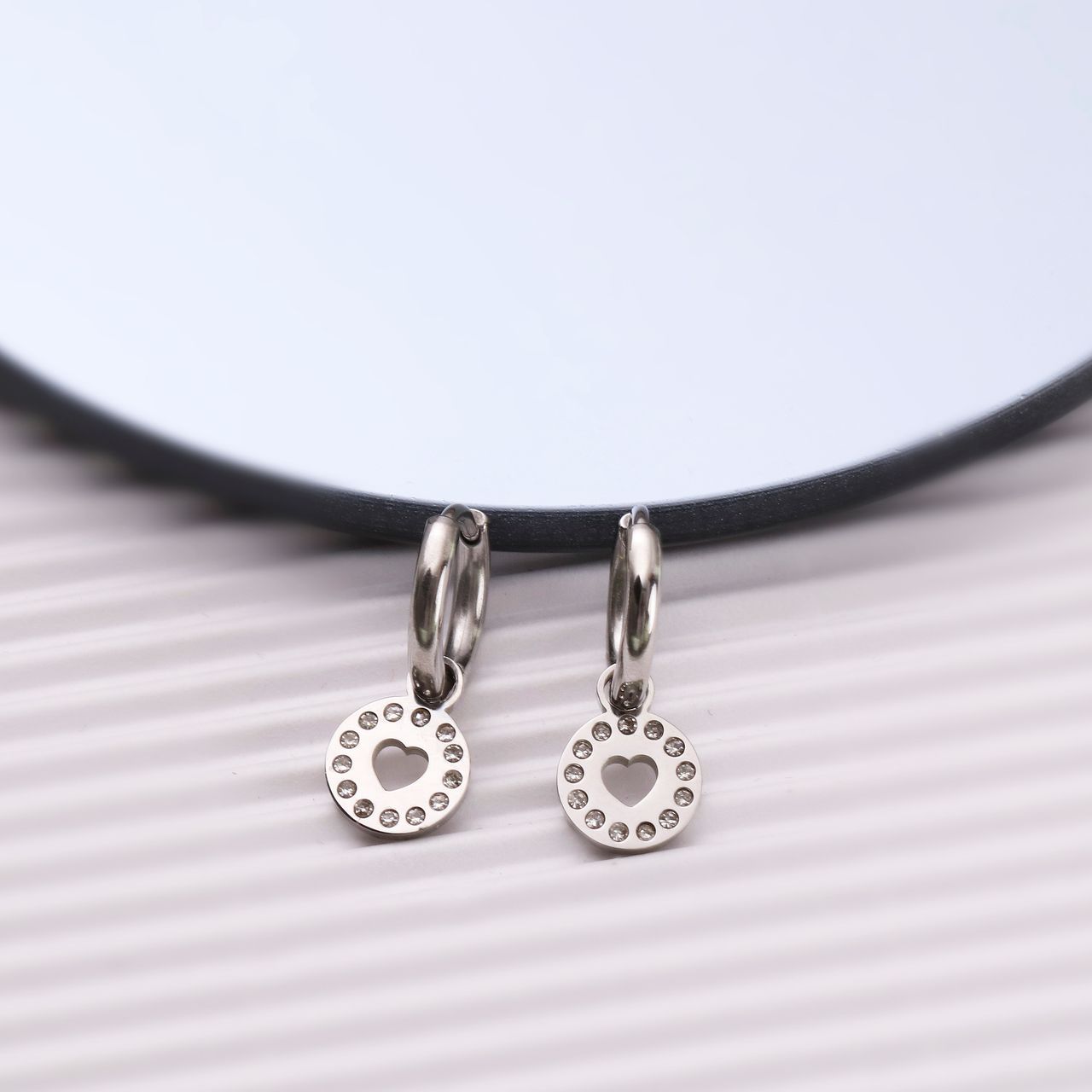 Stainless steel oorringen met hanger open hart met zirkonia