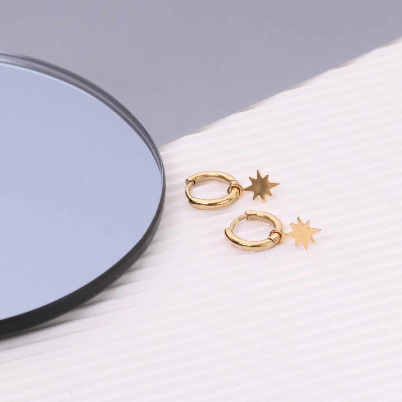 Stalen oorringen goldplated met hanger  ster