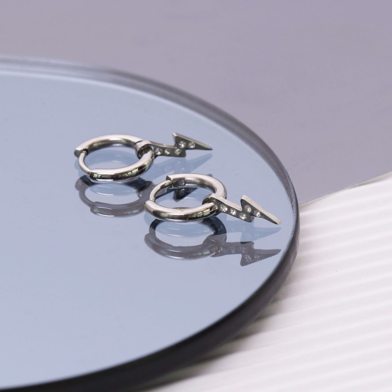 Stalen oorringen met hanger bliksem met zirkonia