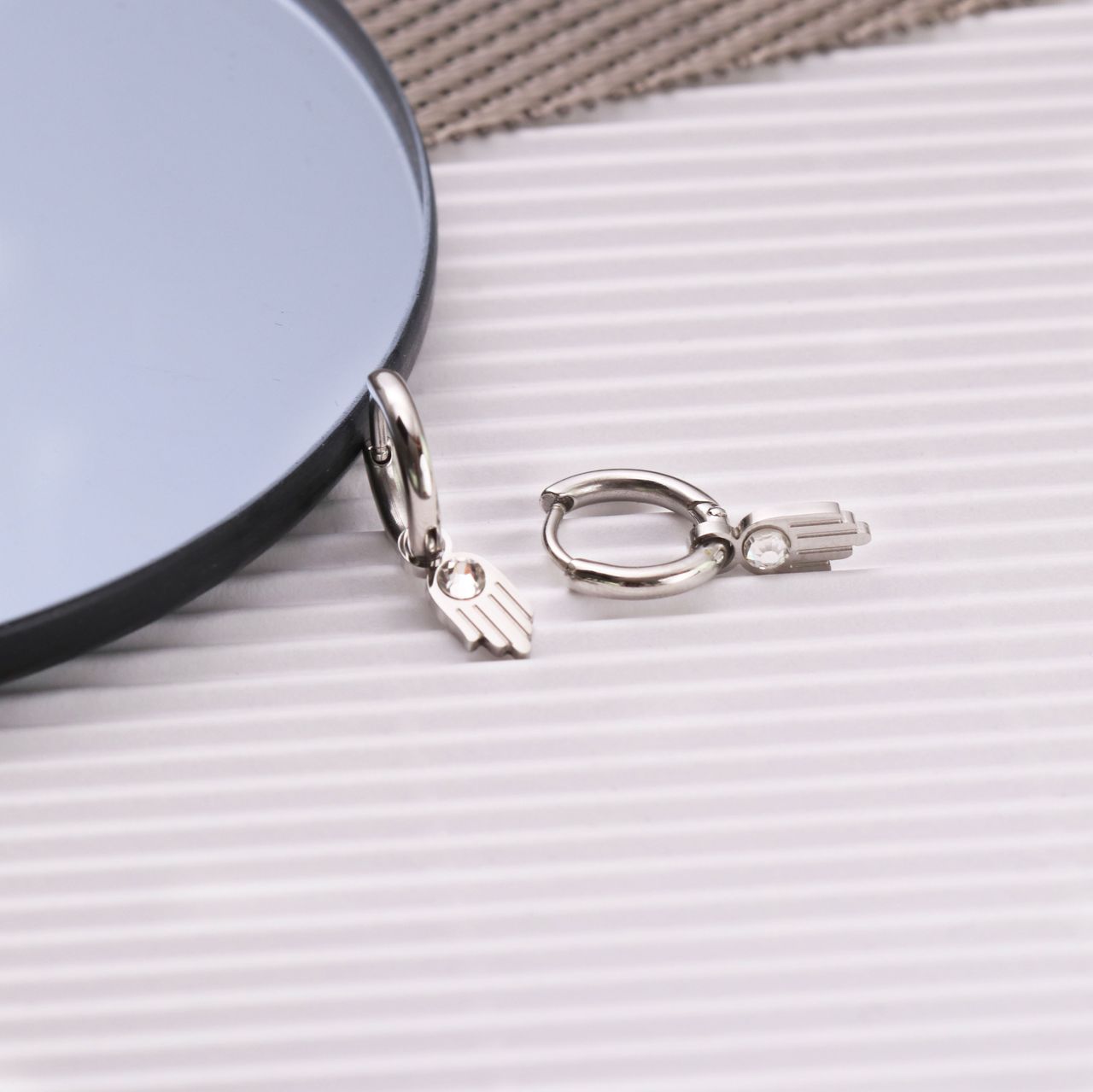 Stainless steel oorringen met hanger hamsa met zirkonia