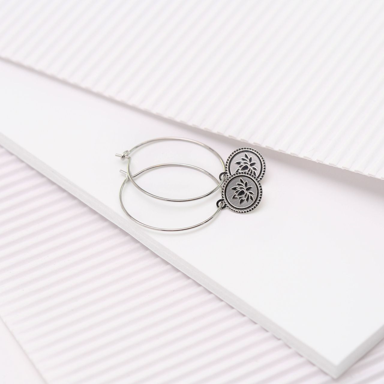 Stainless steel oorringen met hanger lotus