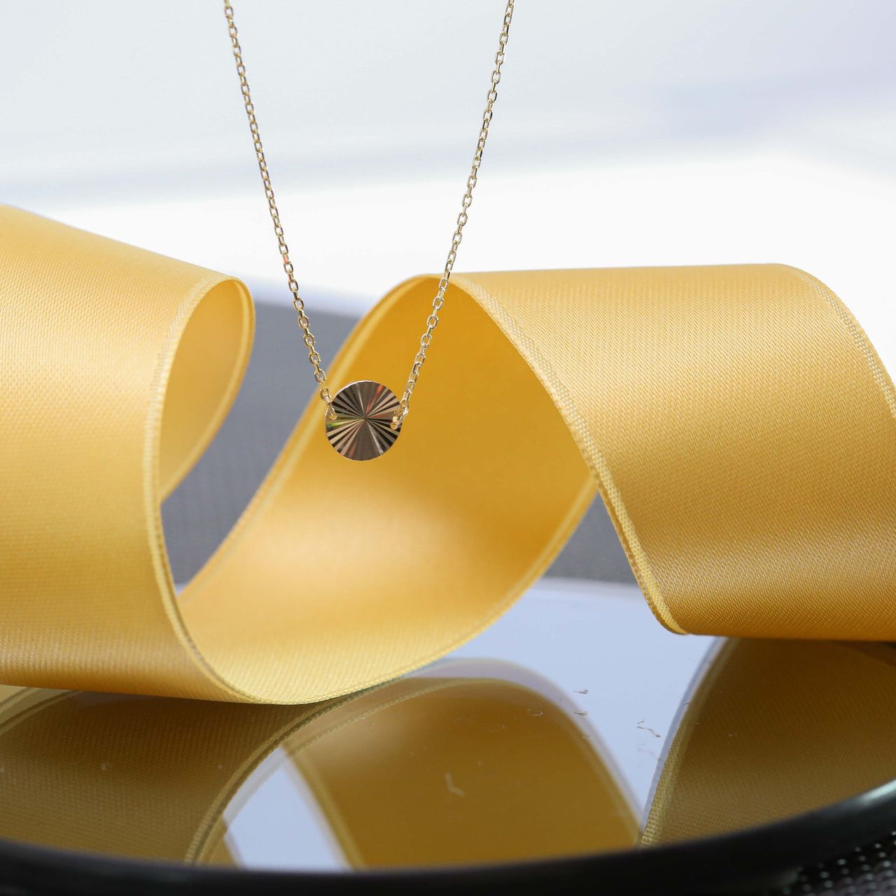 14 Karaat geelgouden ketting met hanger disc