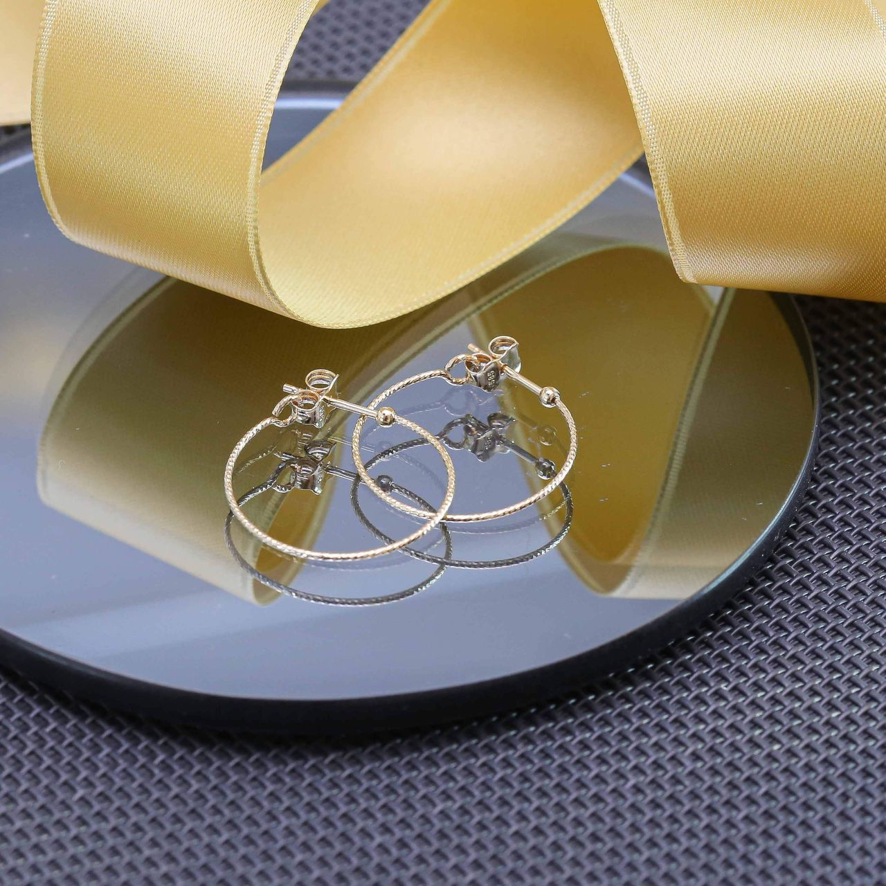 14 karaat geelgouden oorbellen bewerkt