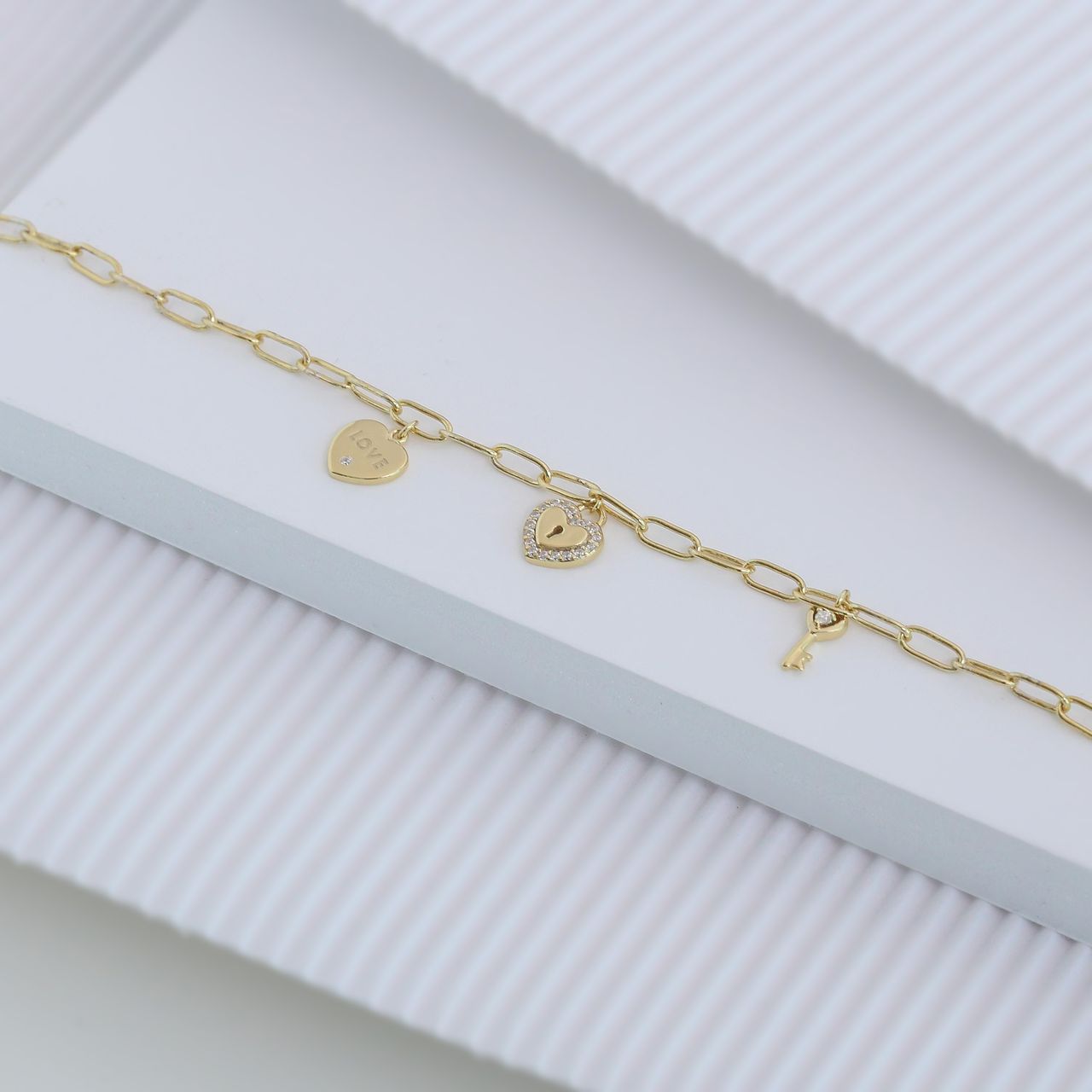 Zilveren goldplated bedelarmband key