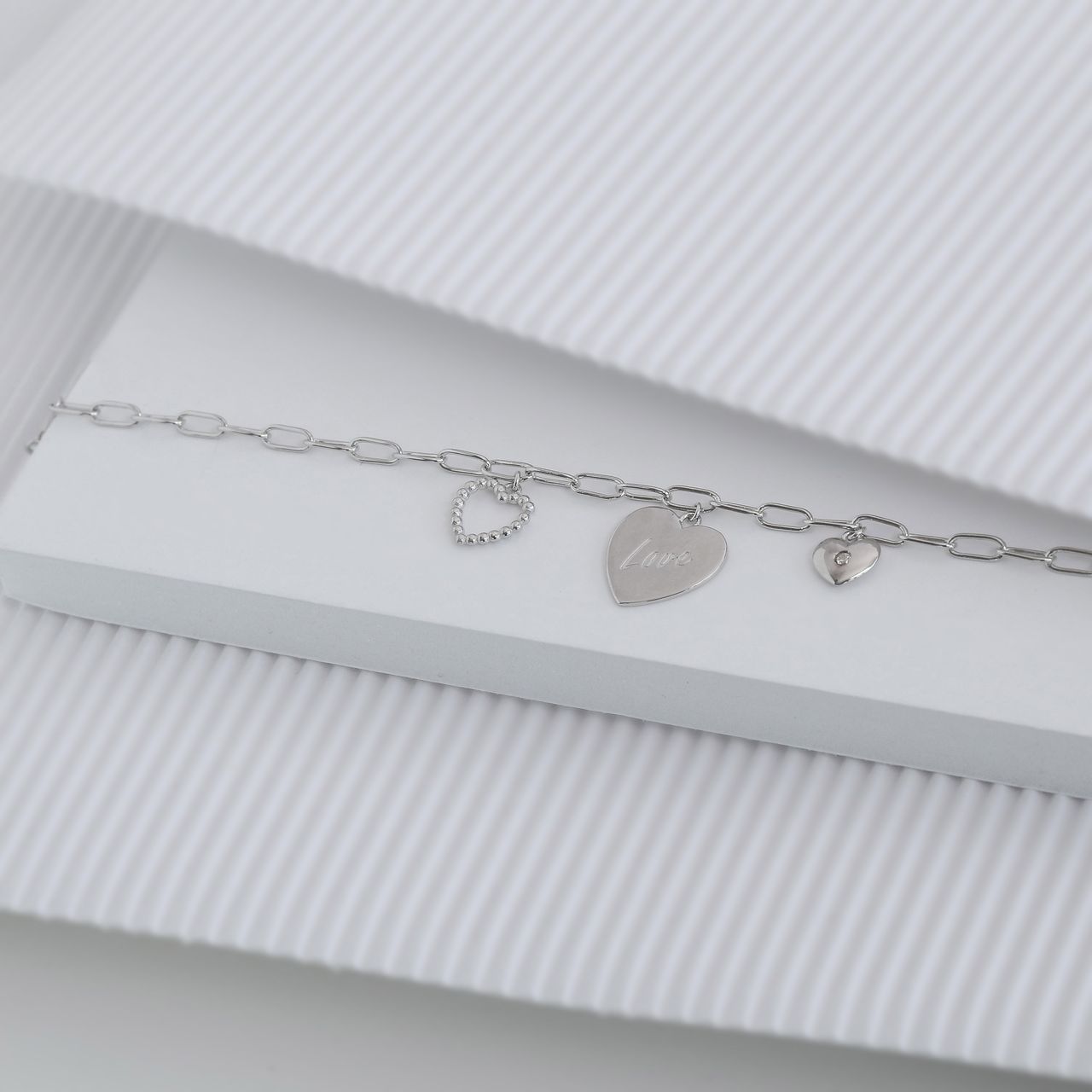 Zilveren bedelarmband harten/love