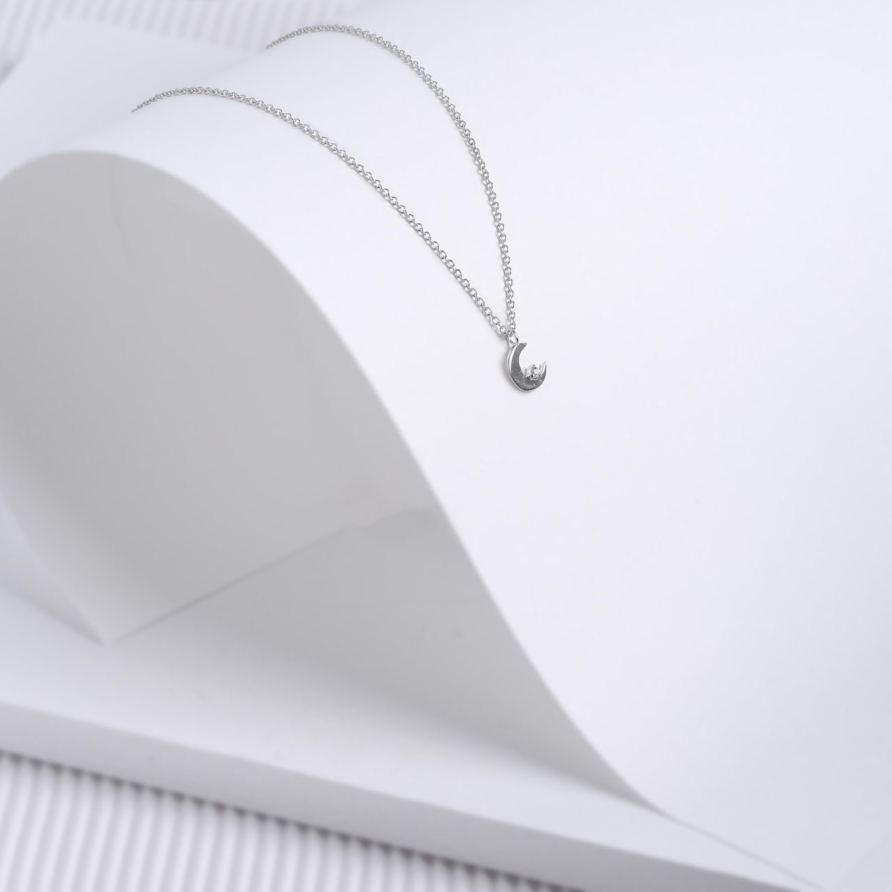 Zilveren ketting met hanger maan