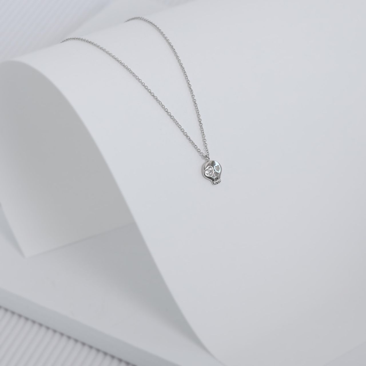 Zilveren ketting met hanger doodshoofd