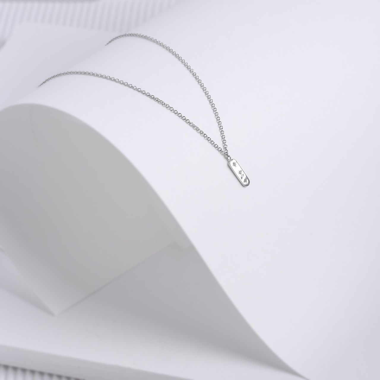 Zilveren ketting met hanger bar