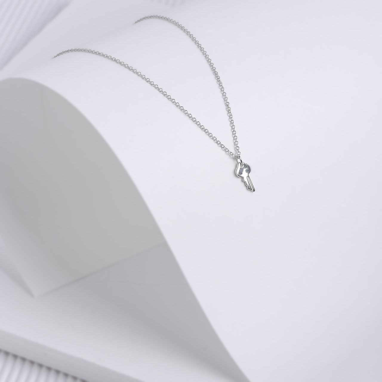 Zilveren ketting met hanger sleutel