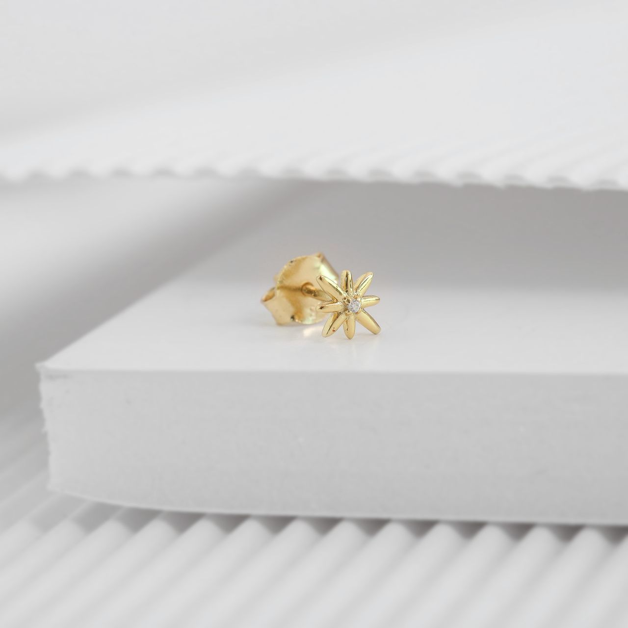 Zilveren goldplated oorknop ster zirkonia