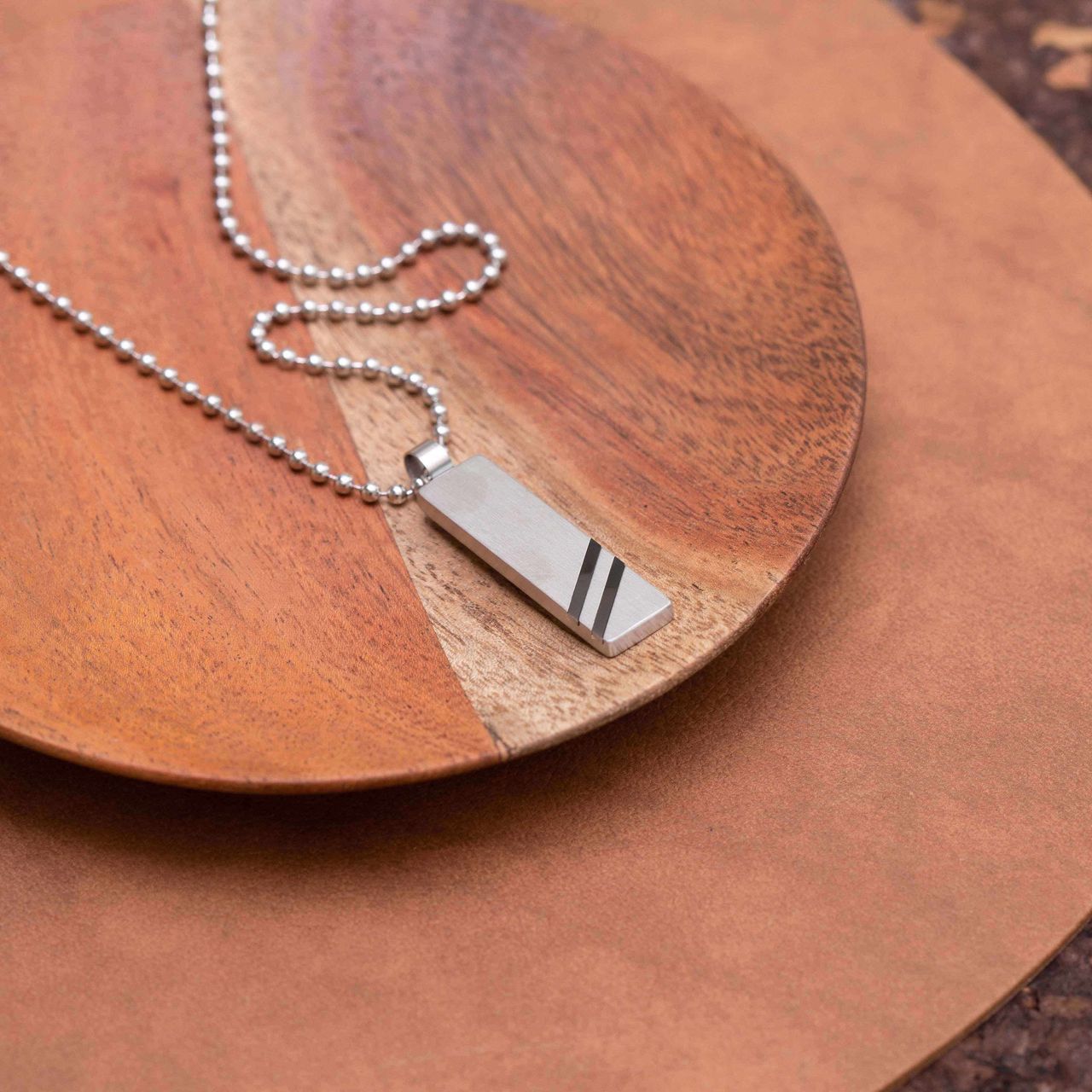 Gerecycled stainless steel ketting met hanger plaat streep zwart voor heren