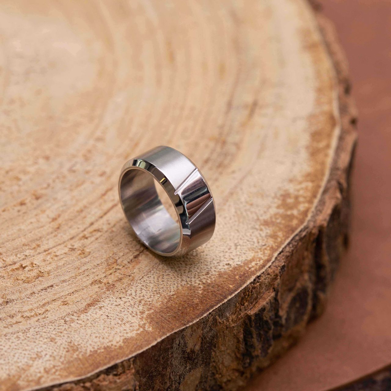 Gerecycled stainless steel herenring streep