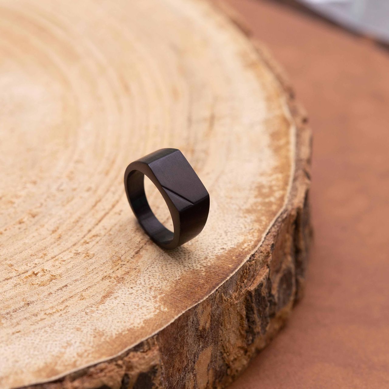 Gerecycleerd stainless steel heren zegelring zwart