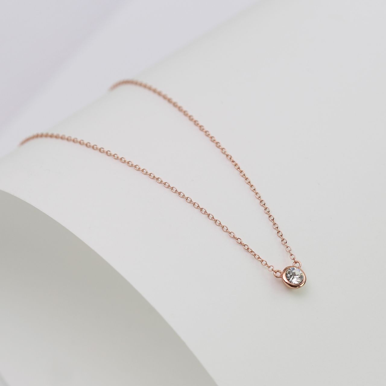 Zilveren roseplated ketting kristal wit