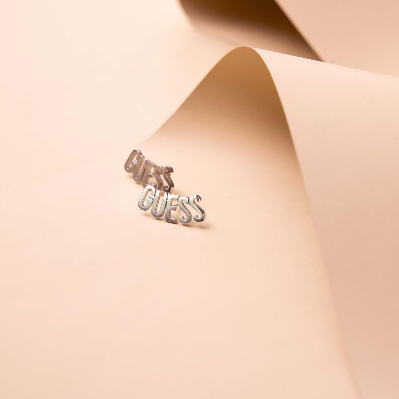 Guess stainless steel oorbellen letters LOS ANGELES