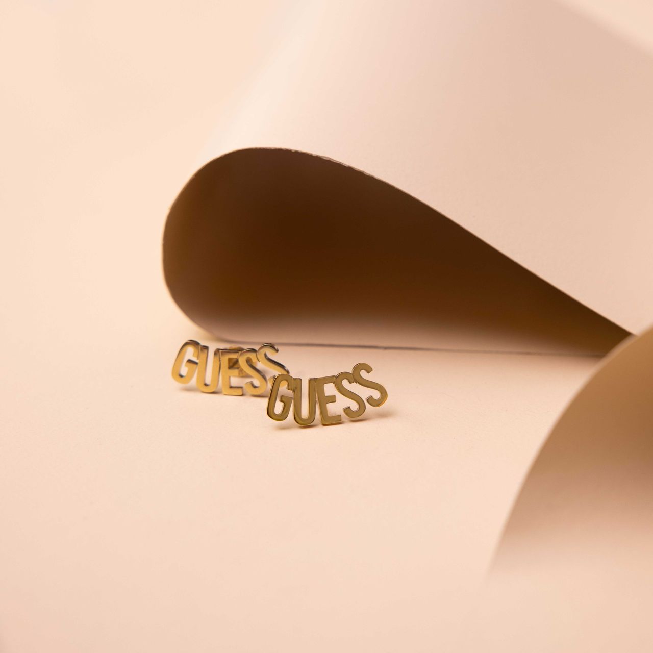 Guess stainless steel goldplated oorknoppen voor dames