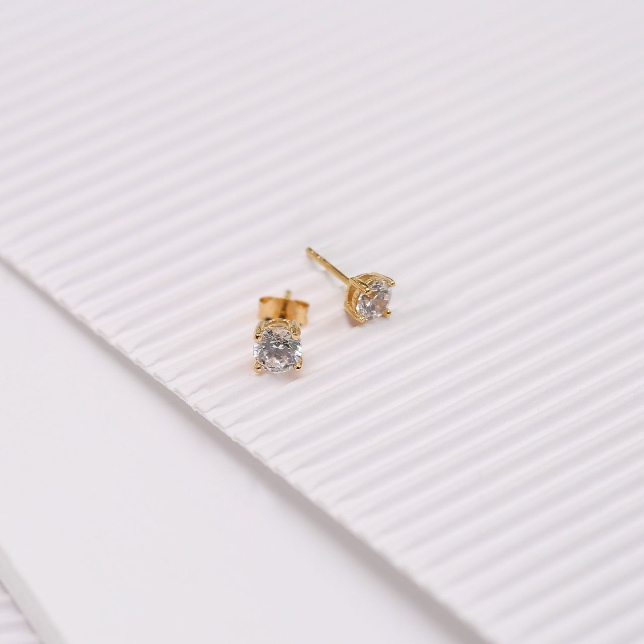 Zilveren oorknoppen goldplated zirkonia 5mm voor dames