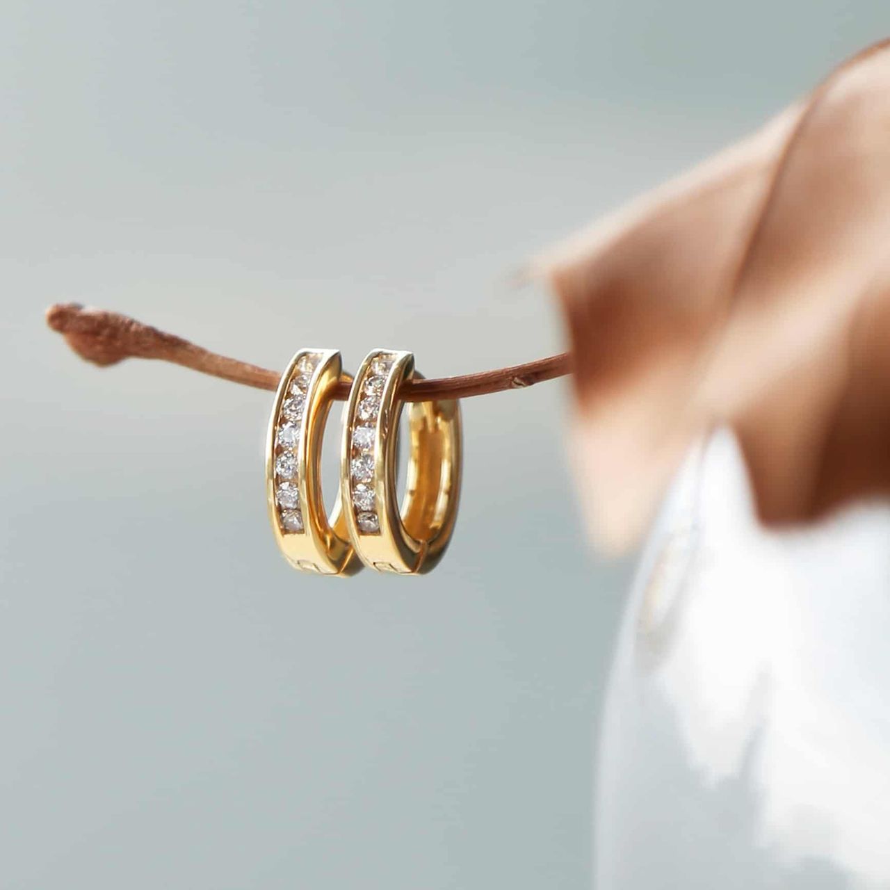 Zilveren oorringen goldplated met zirkonia voor dames
