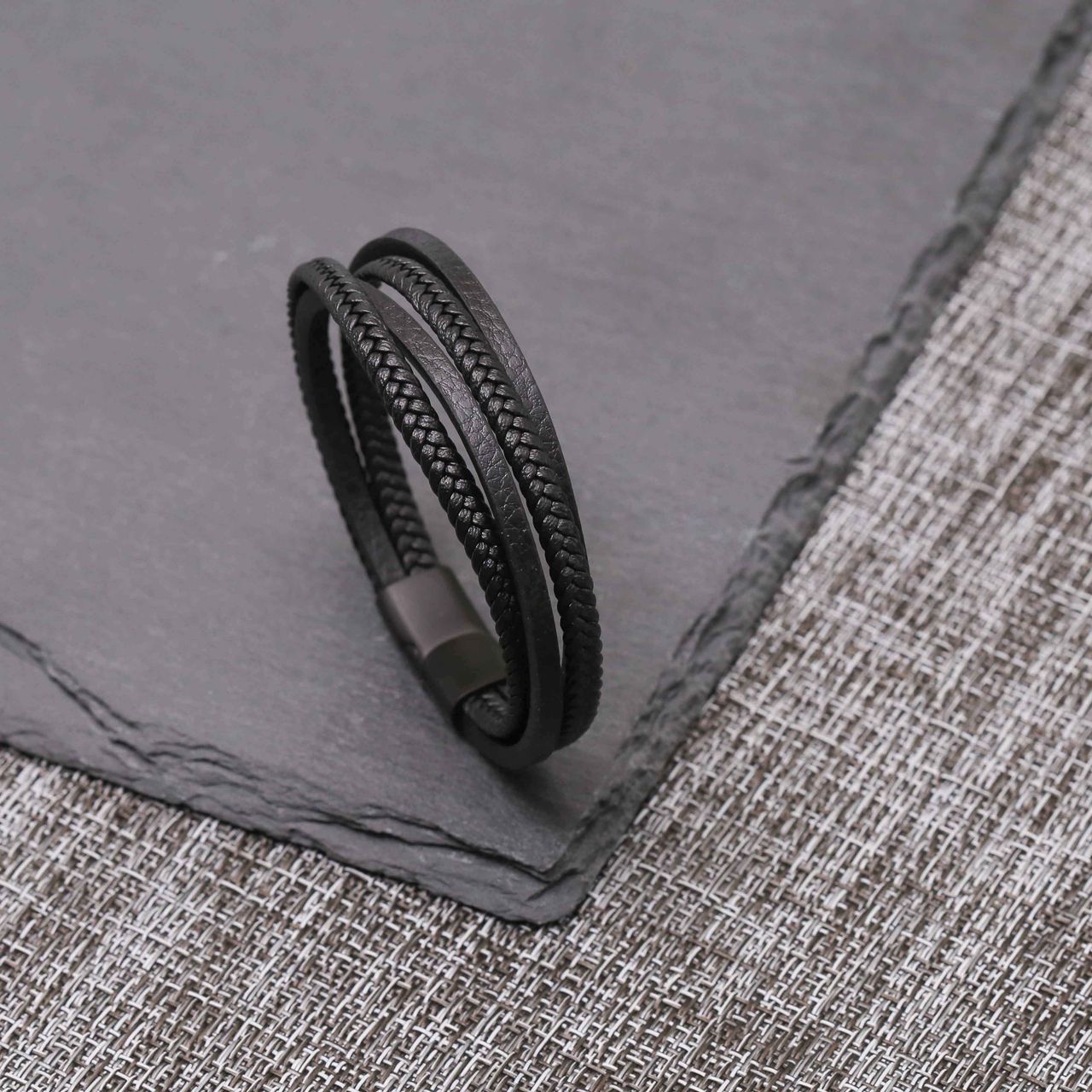 Stainless steel blackplated herenarmband gevlochten leer