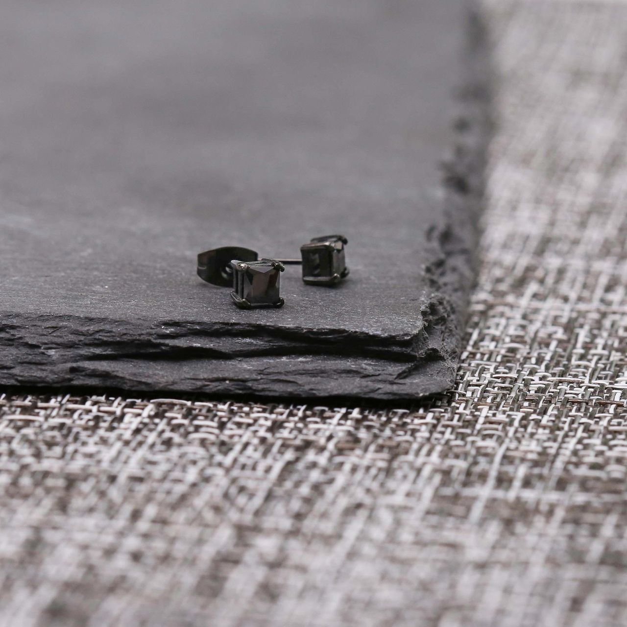 Gerecycled stalen zwarte oorknoppen vierkant met zirkonia 4mm voor heren