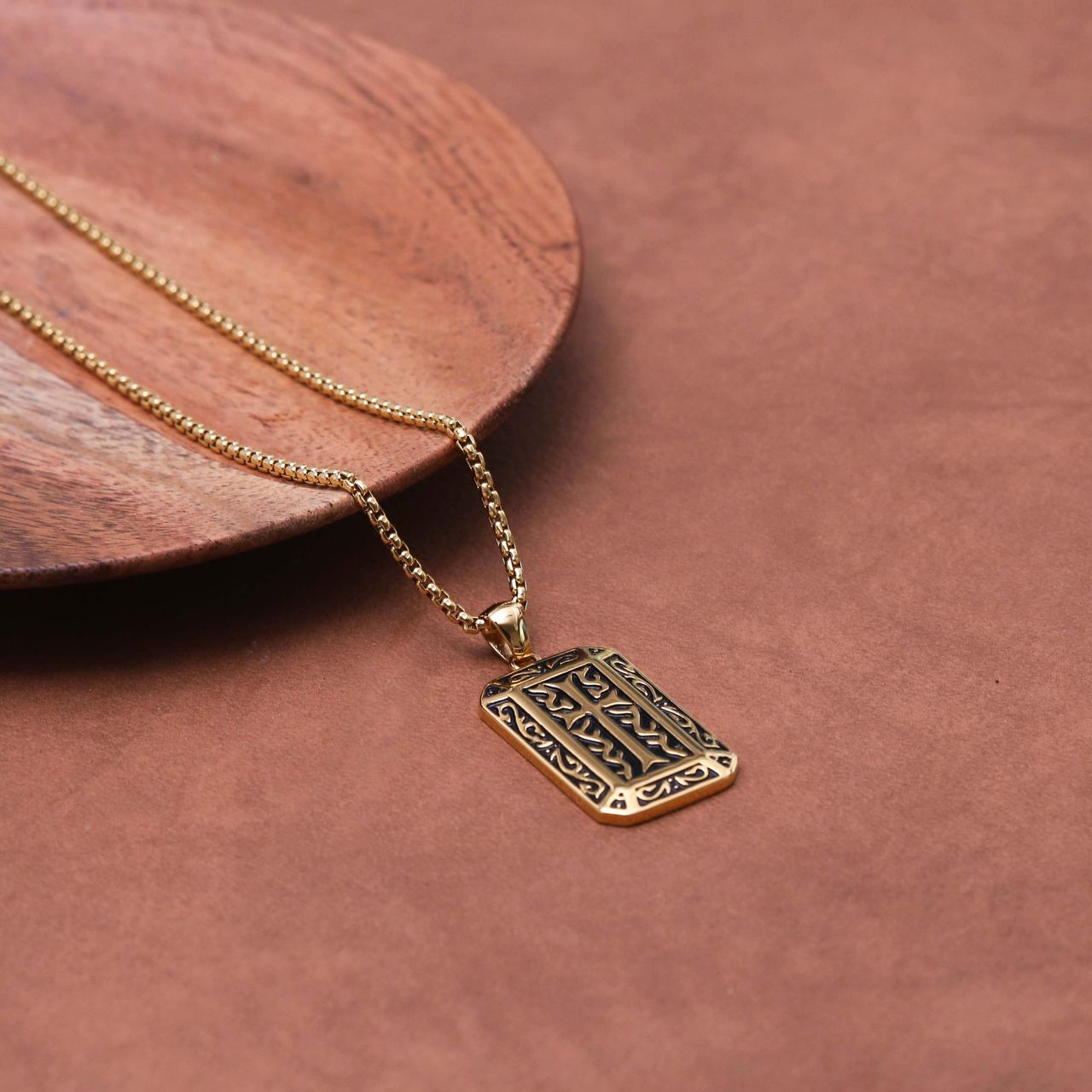 Gerecycleerd stalen herenketting gold met plaathanger kruis