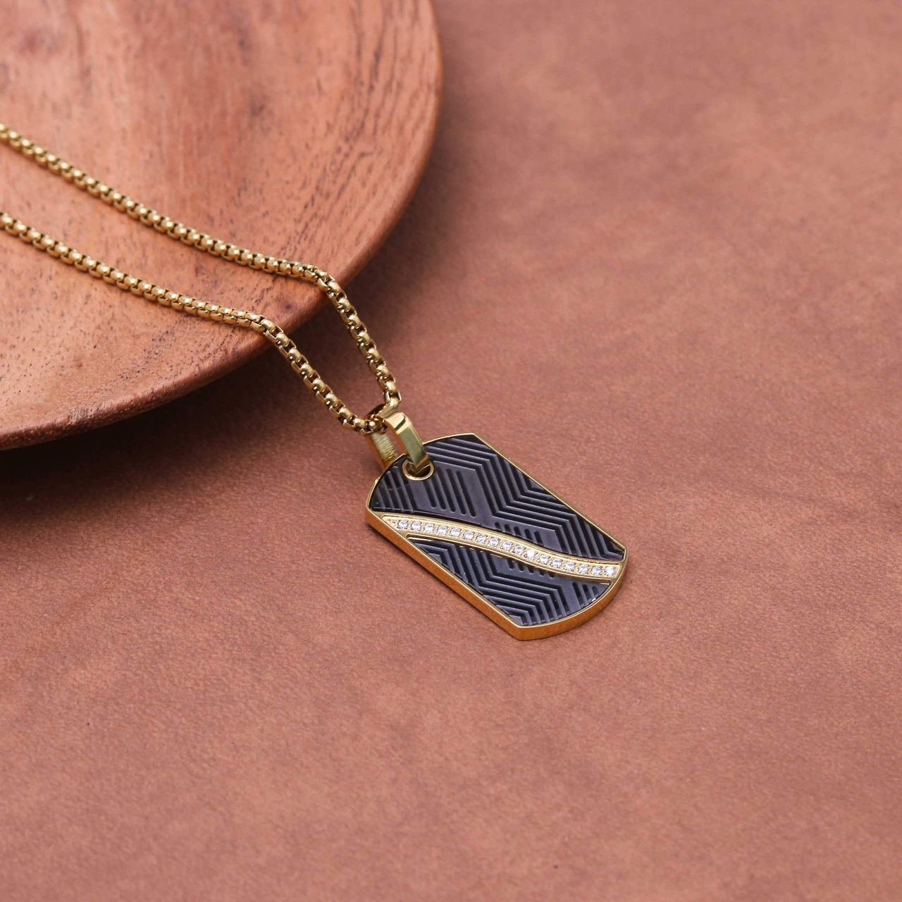 Gerecycled stainless steel herenketting goldplated met hanger met zirkonia