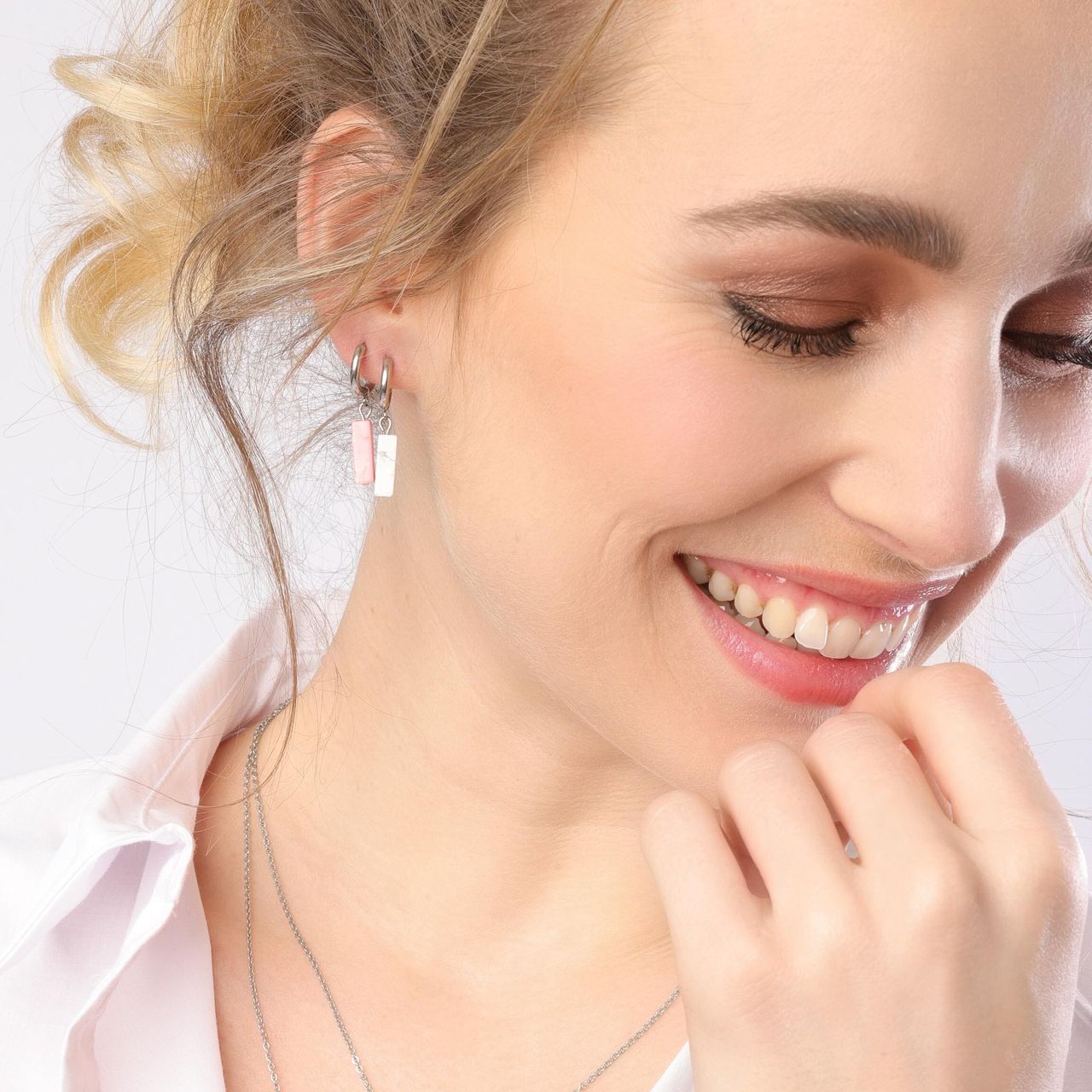 White Howlite stainless steel oorbellen