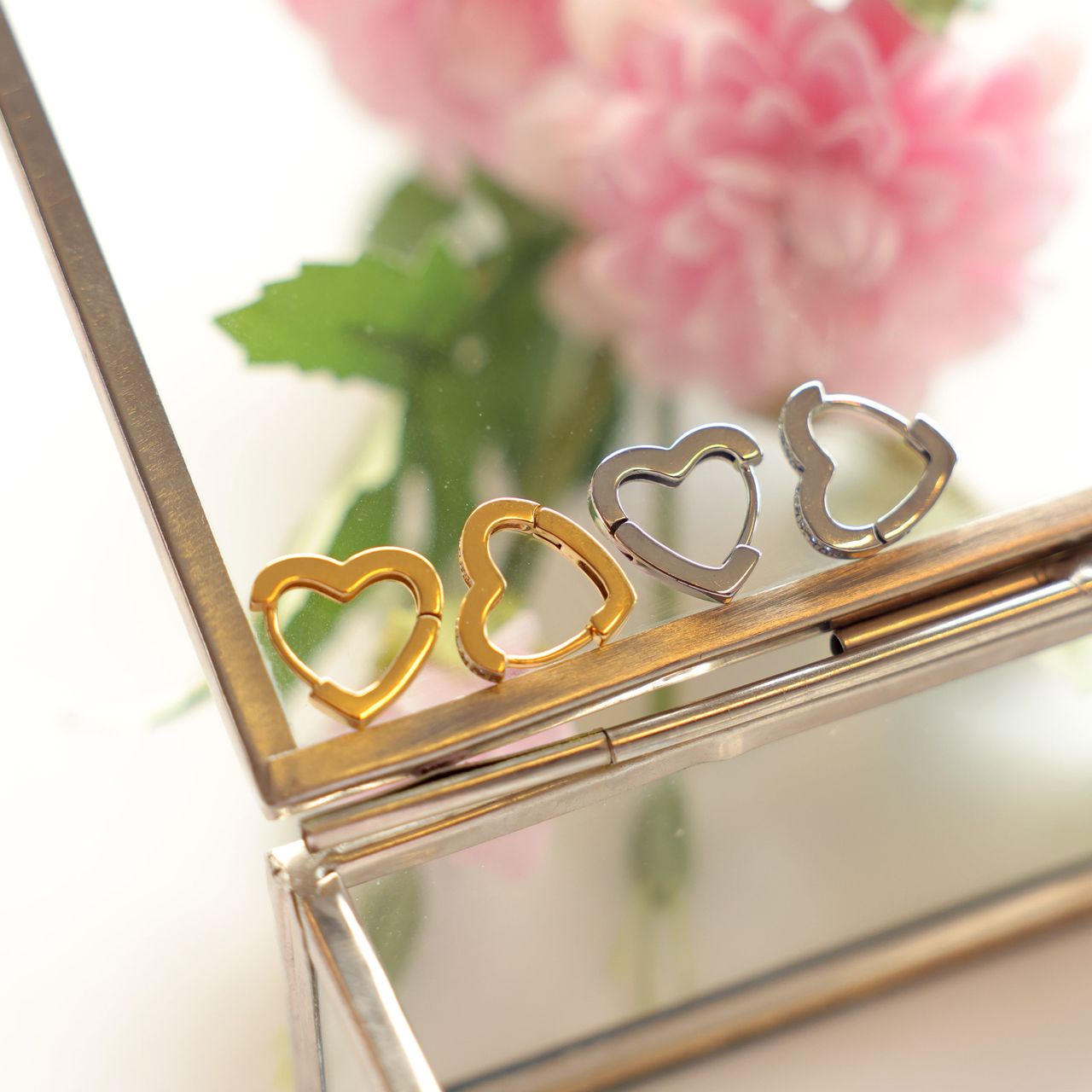 Stainless steel goldplated oorbellen met zirkonia steentjes
