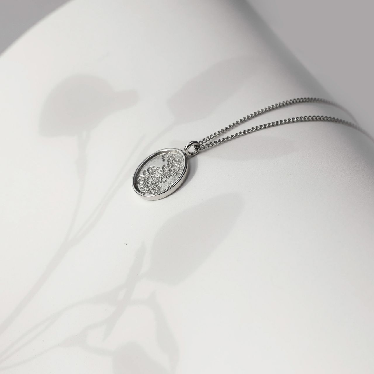 Stainless steel ketting met hanger bloemen