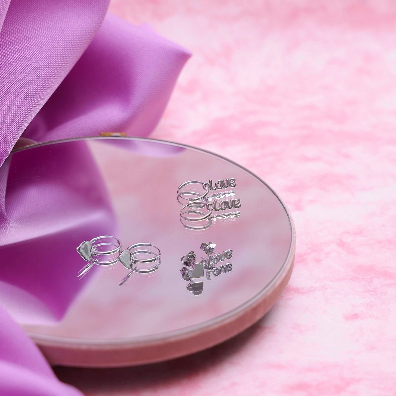 Zilveren oorringen met hanger heart