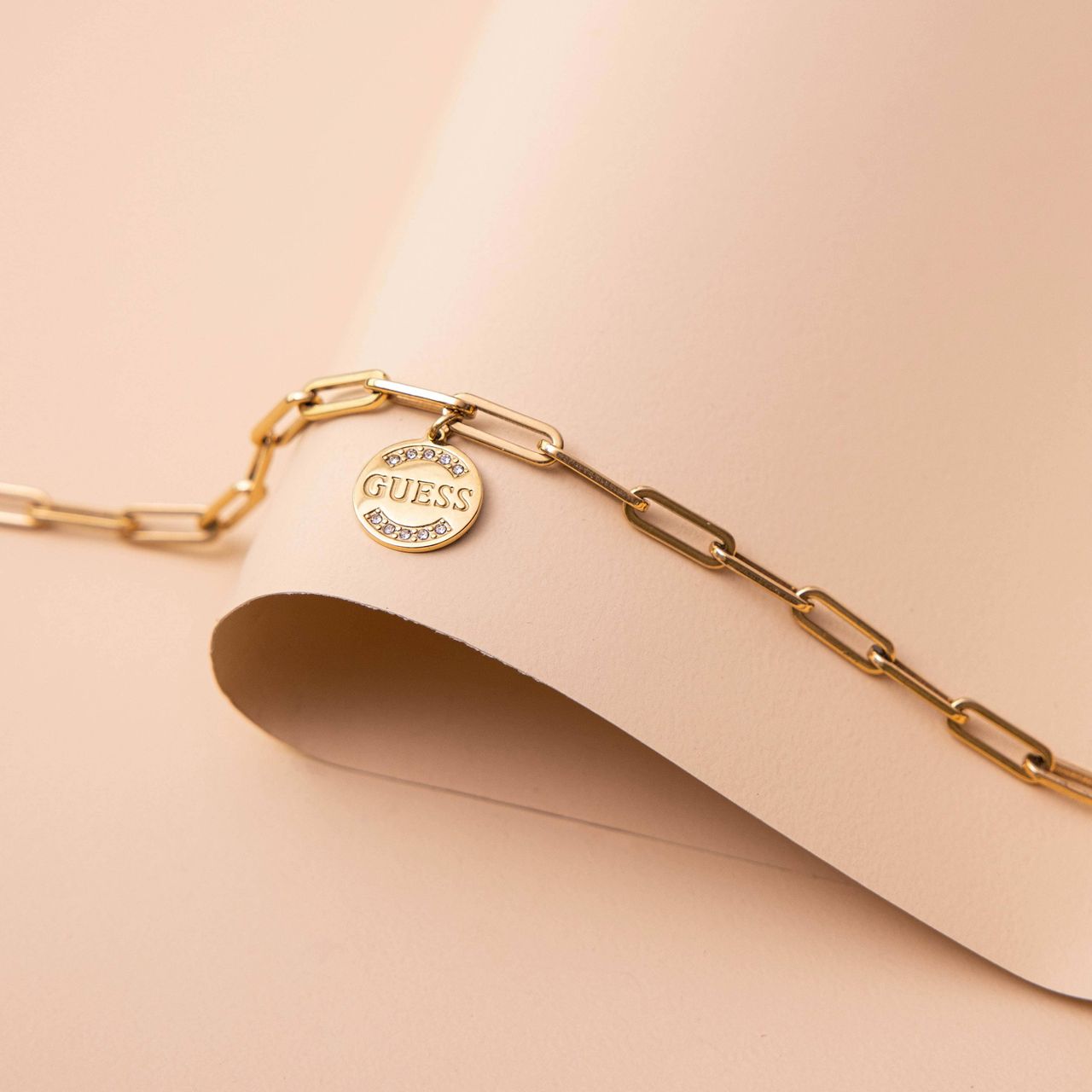 Guess stainless steel goldplated schakelarmband met hanger met kristal voor dames