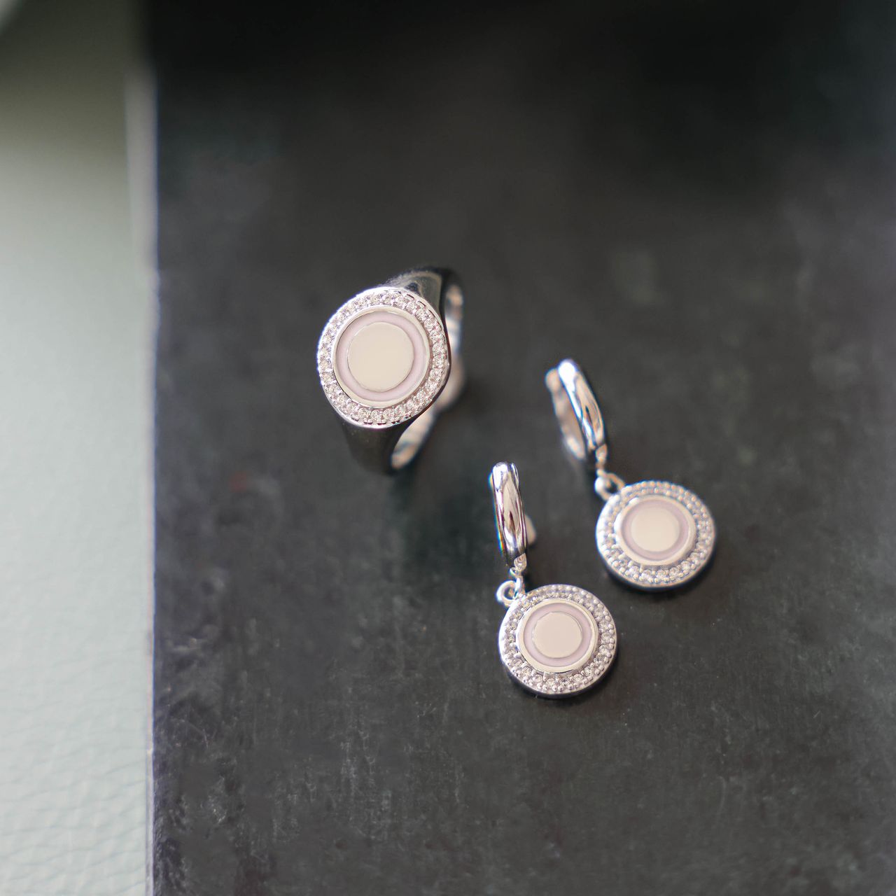 Gerecycleerd zilveren oorbellen disc zirkonia