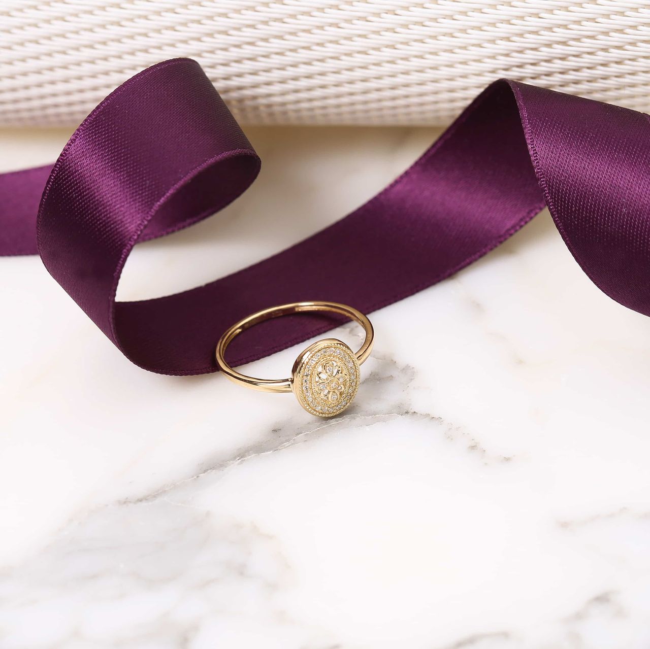 Ring, 750 Gelbgold, 30 Diamanten, 0,07 kt