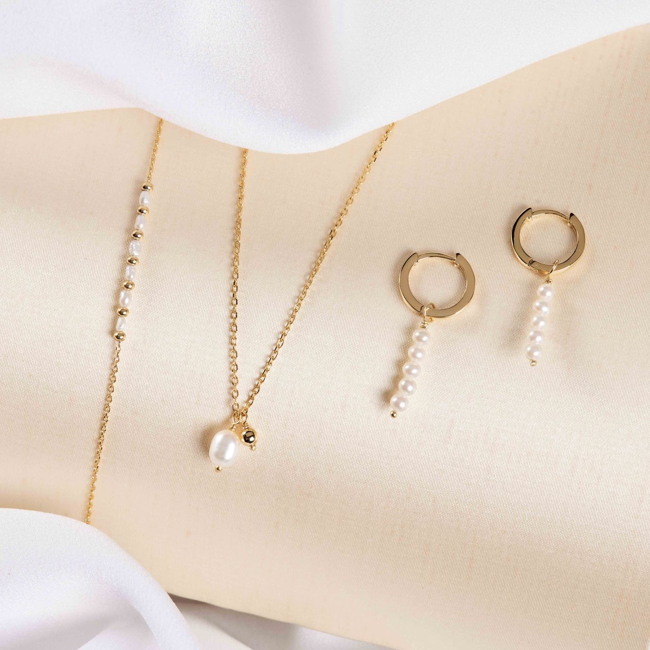 Zilveren goldplated armband zoetwaterparels