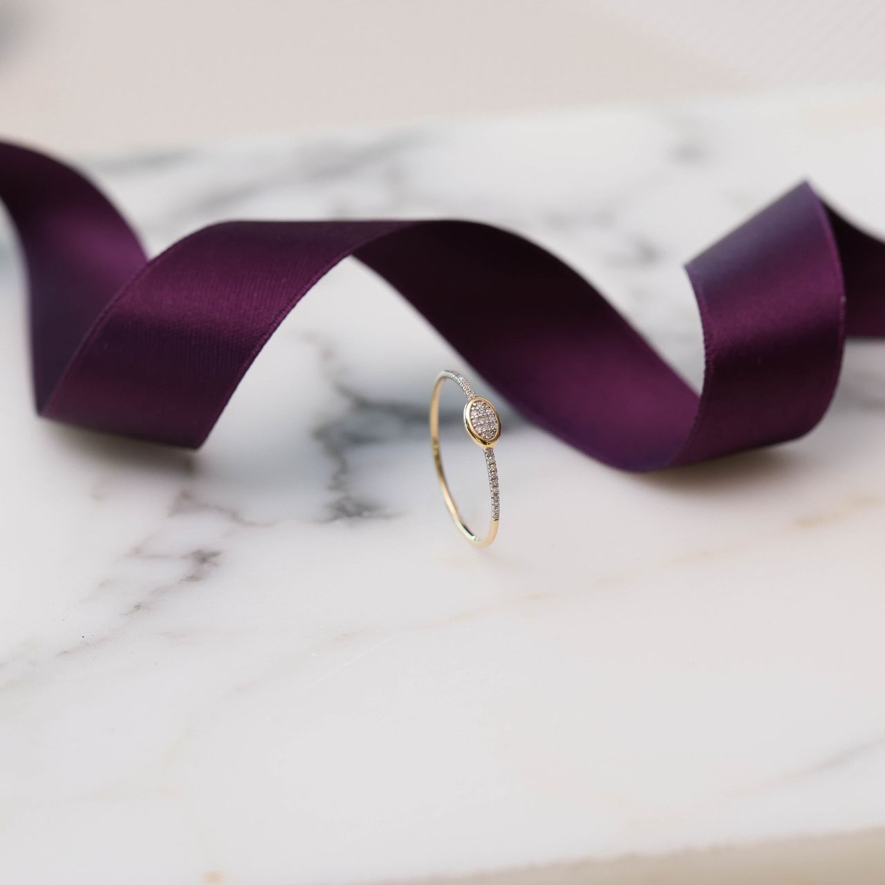 14K geelgouden ring met 31 diamanten 0,05ct ovaal.