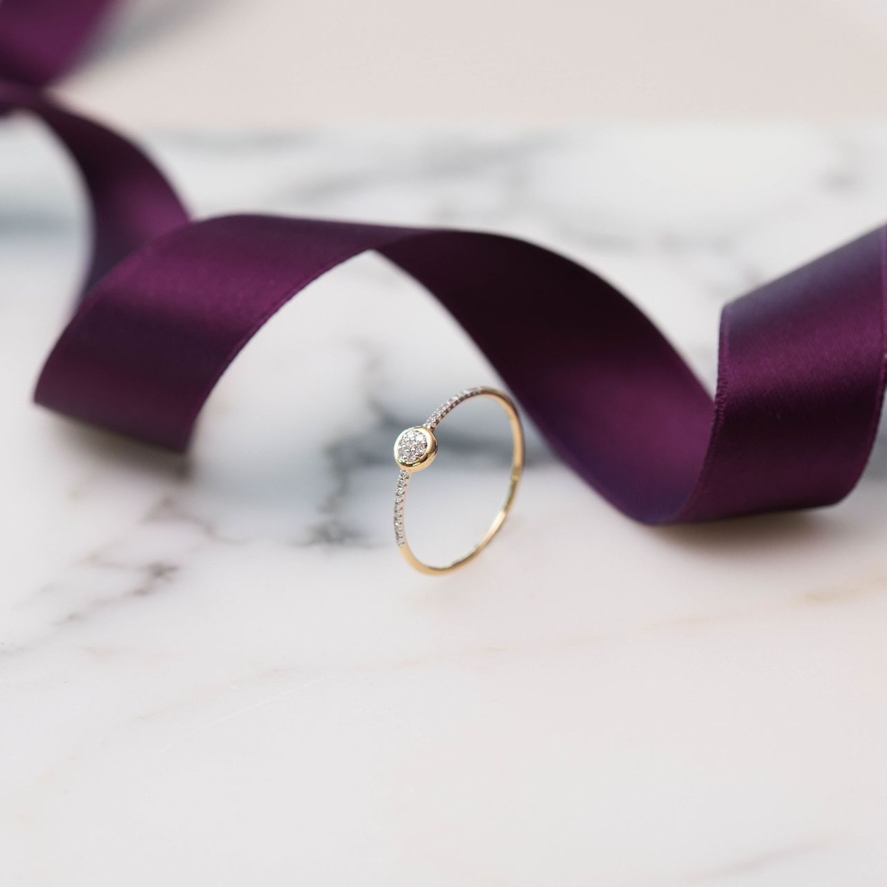 14 karaat geelgouden ring met 27 diamanten 0,05ct rond