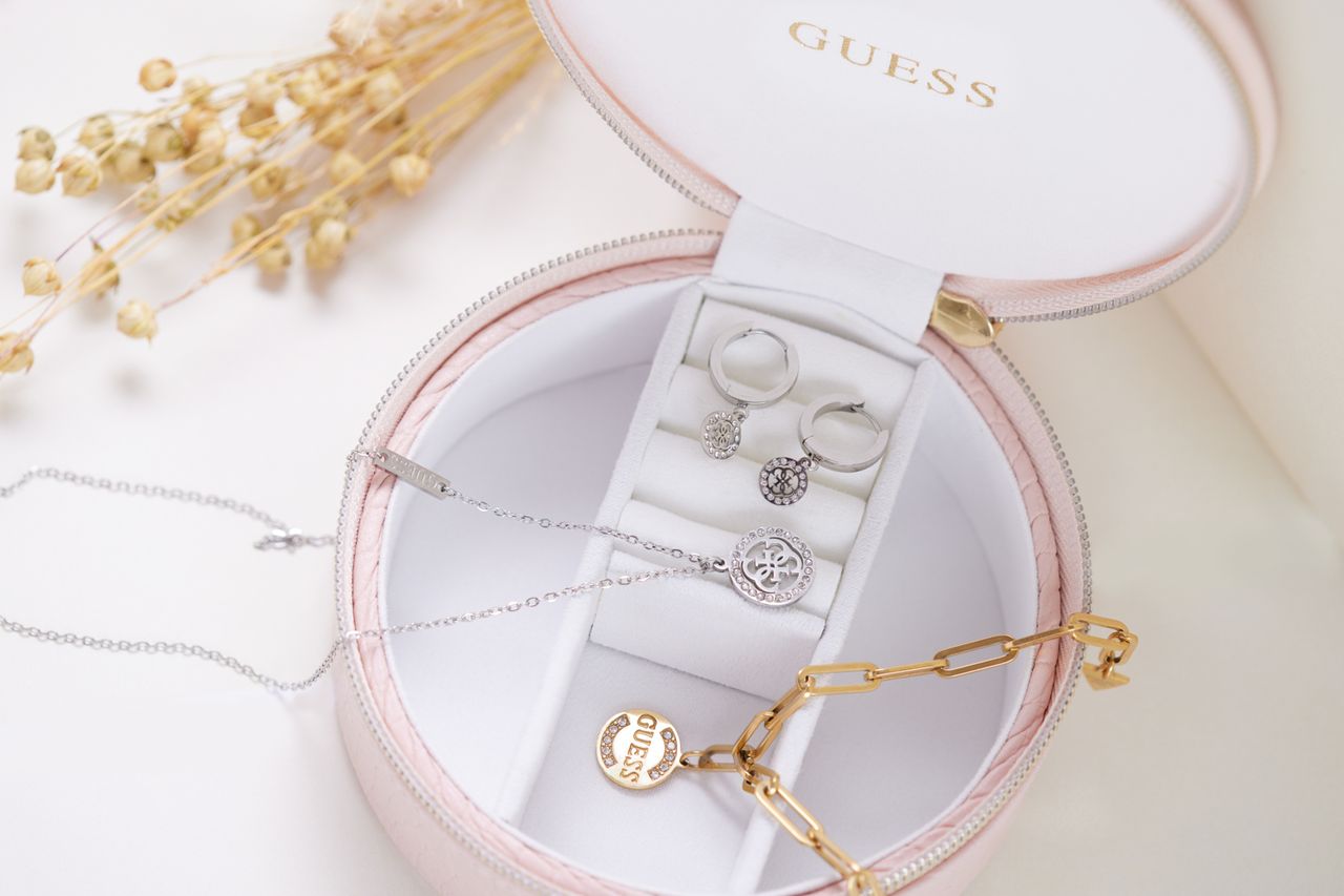 Guess juwelendoos roze met crocoprint