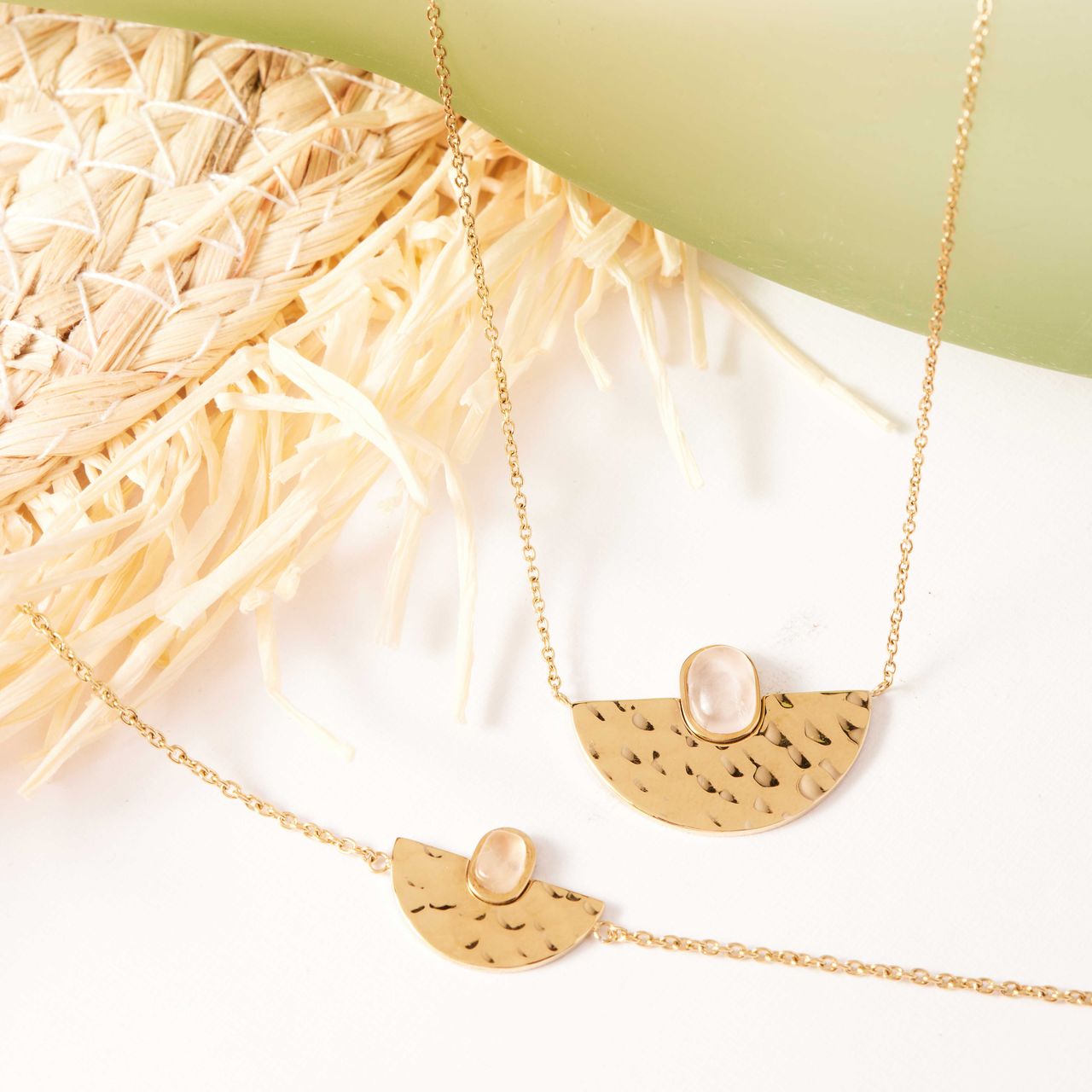 Stalen goldplated ketting met hanger met rozenkwarts voor dames