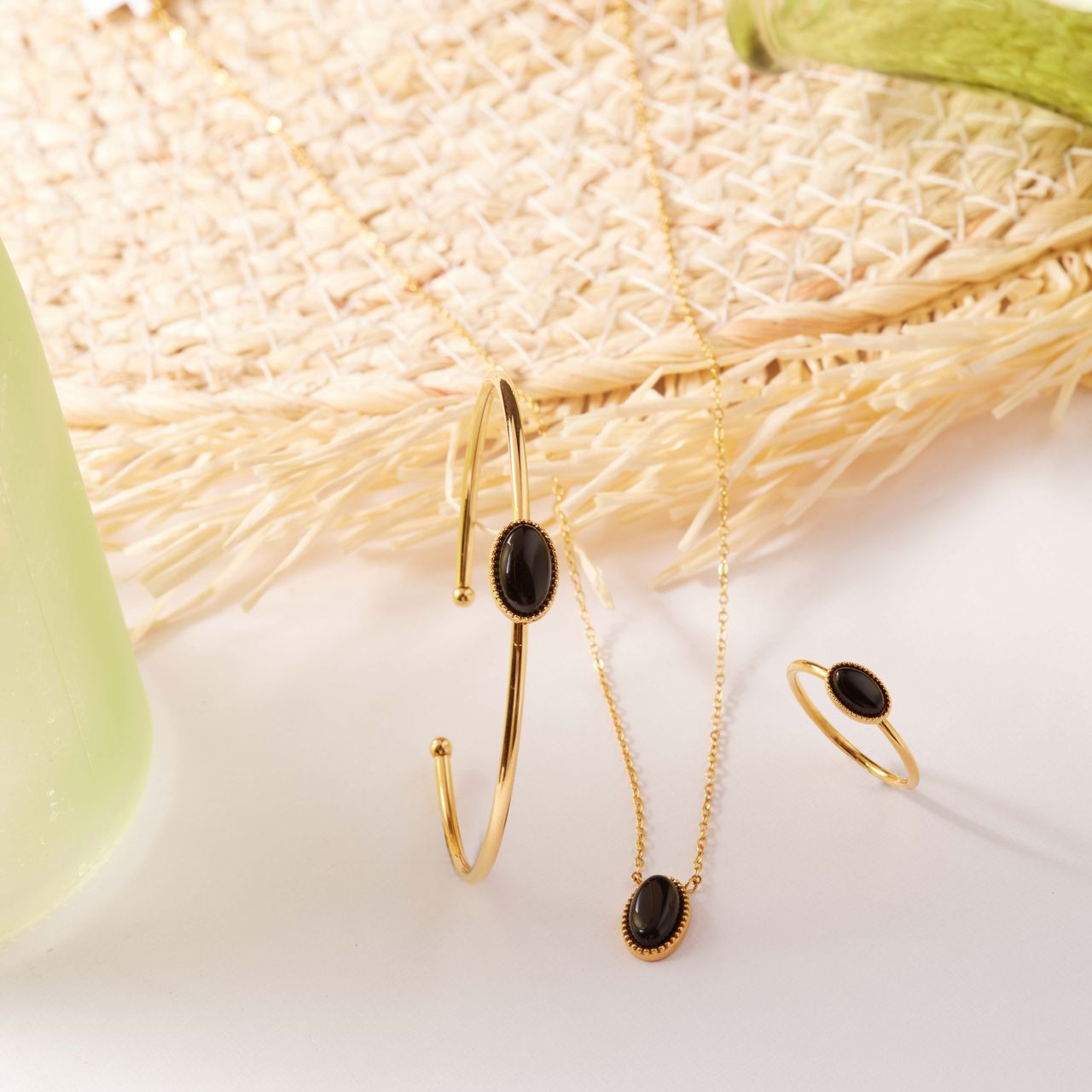 Gerecycleerd stalen goldplated ketting met ronde zwarte agaat