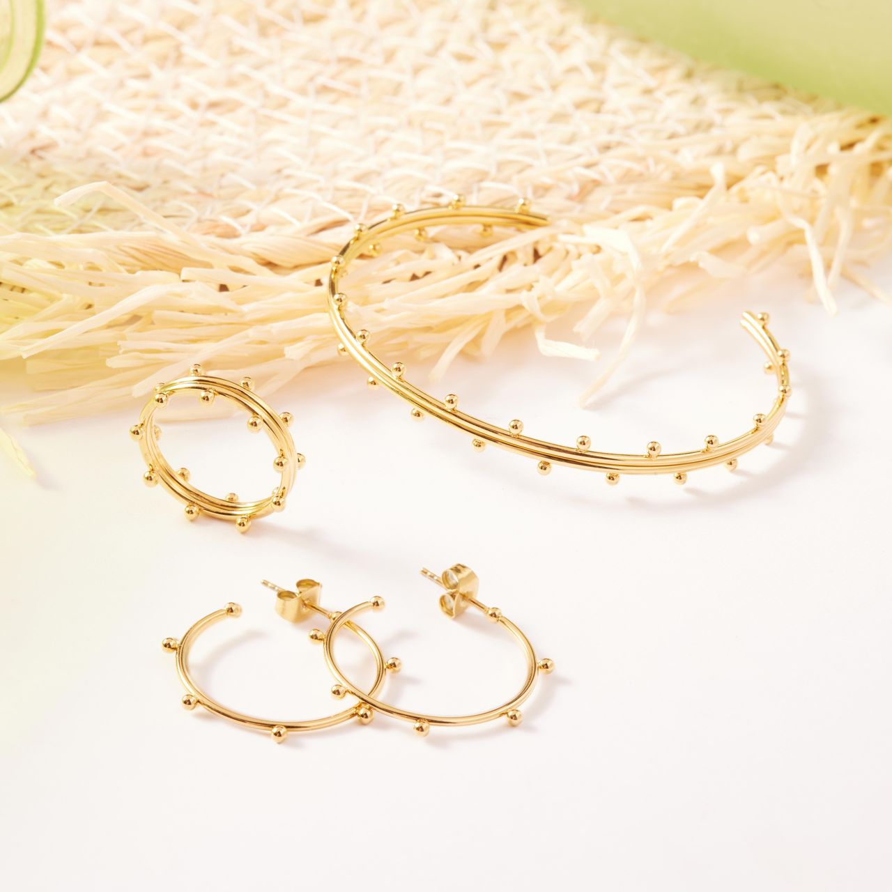 Gerecycled stainless steel goldplated ring met bolletjes