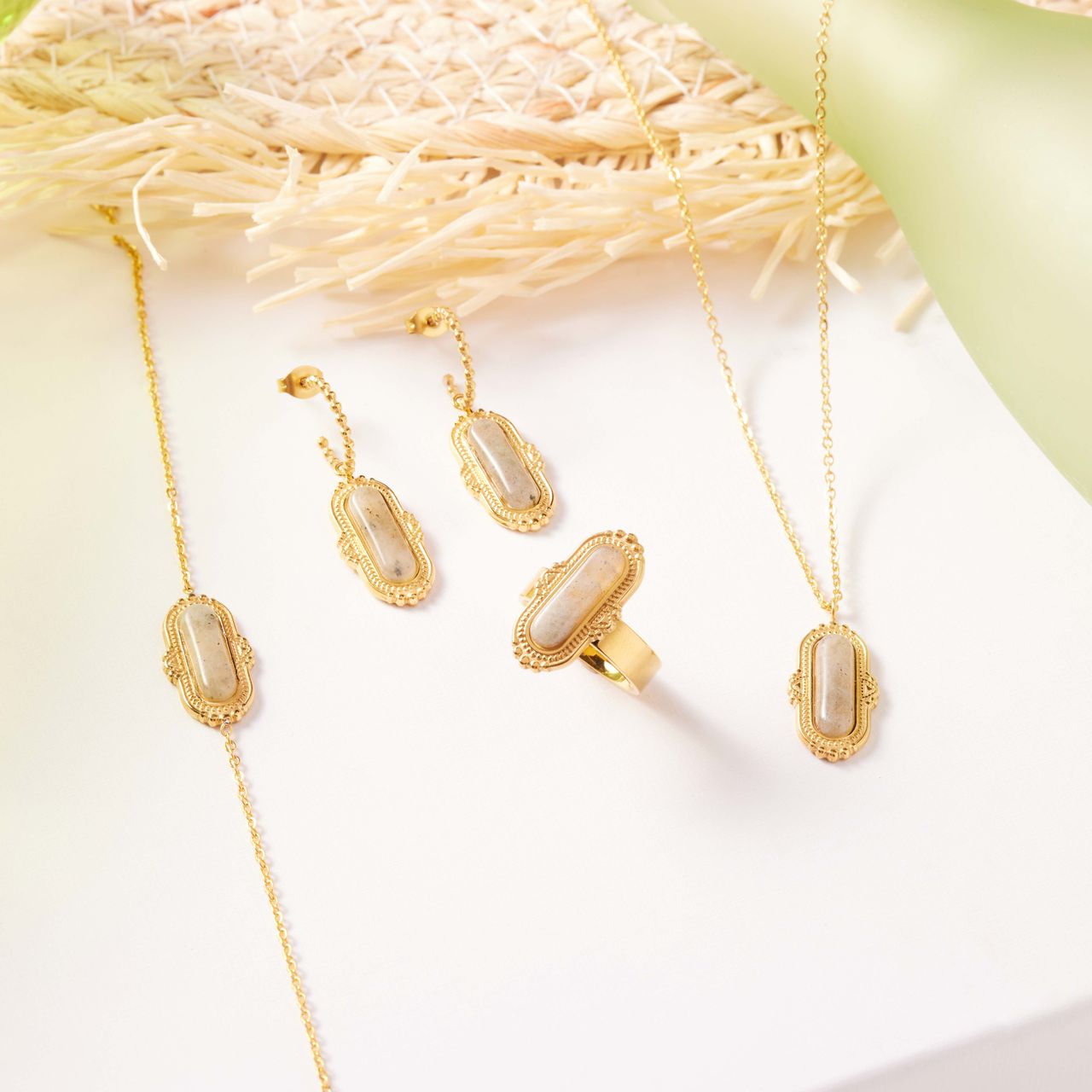 Stalen goldplated ring met ovale cats eye