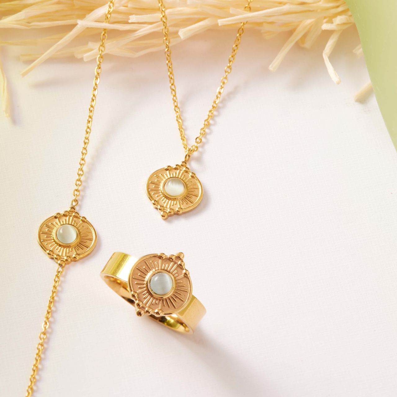 Stainless steel goldplated armband met ronde cats eye