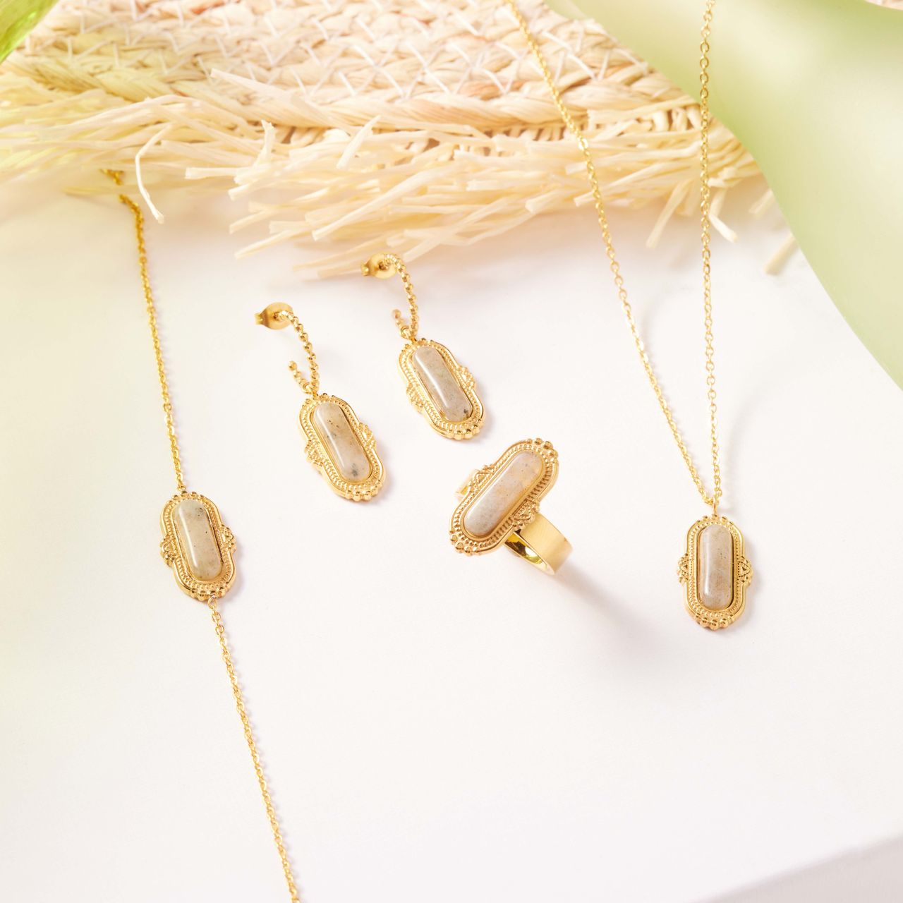 Stainless steel goldplated oorringen met hanger met cats eye voor dames