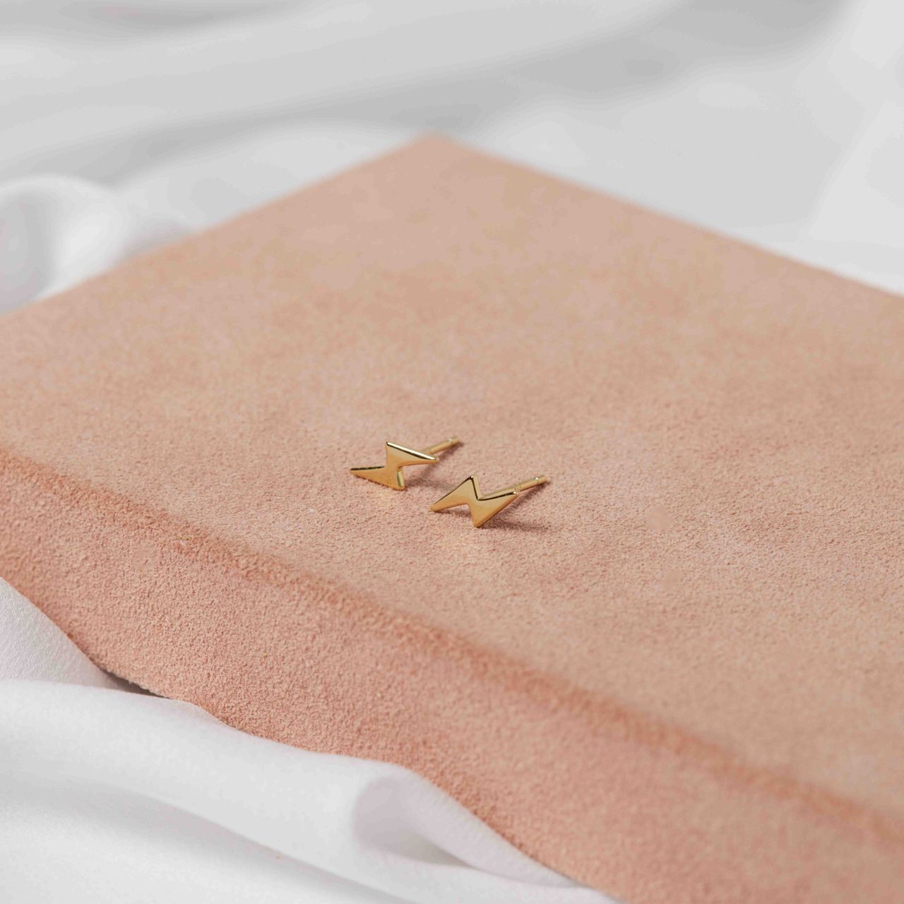 Zilveren goldplated oorknoppen bliksemschicht voor dames