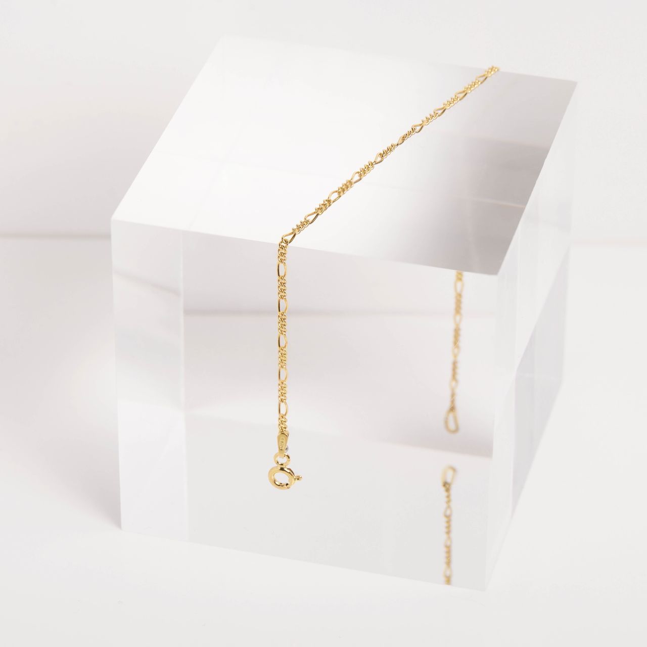 Gerecycleerd zilveren goldplated armband met figaroschakel