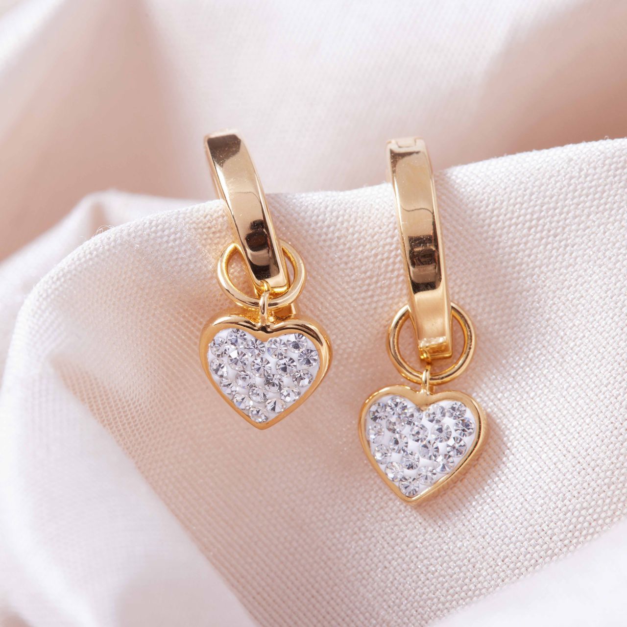 Zilveren goldplated oorringen met hanger hart met kristal voor dames
