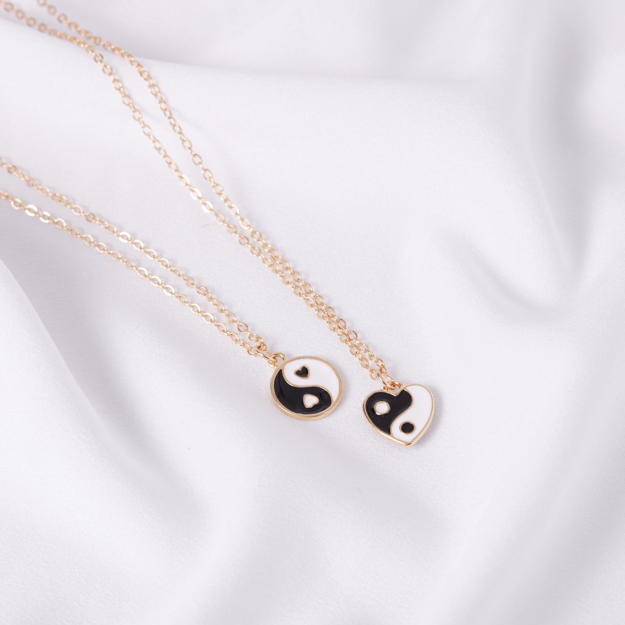 Goudkleurige bijoux ketting met yin yang