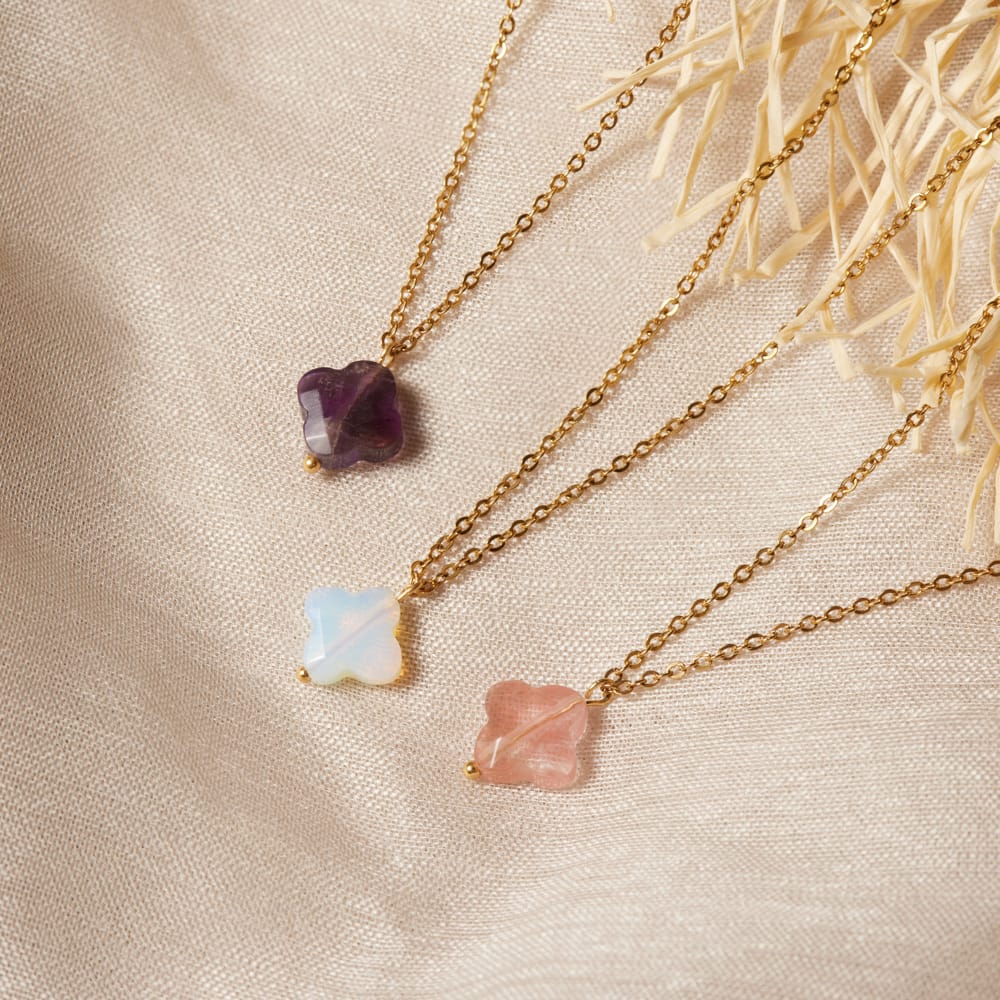 Stalen goldplated ketting met hanger bloem met rhodoniet voor dames
